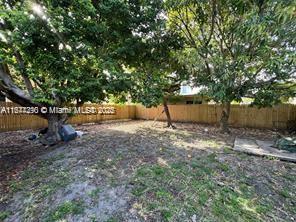 2537 SW 10th St