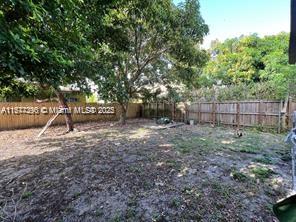 2537 SW 10th St
