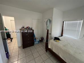 2537 SW 10th St
