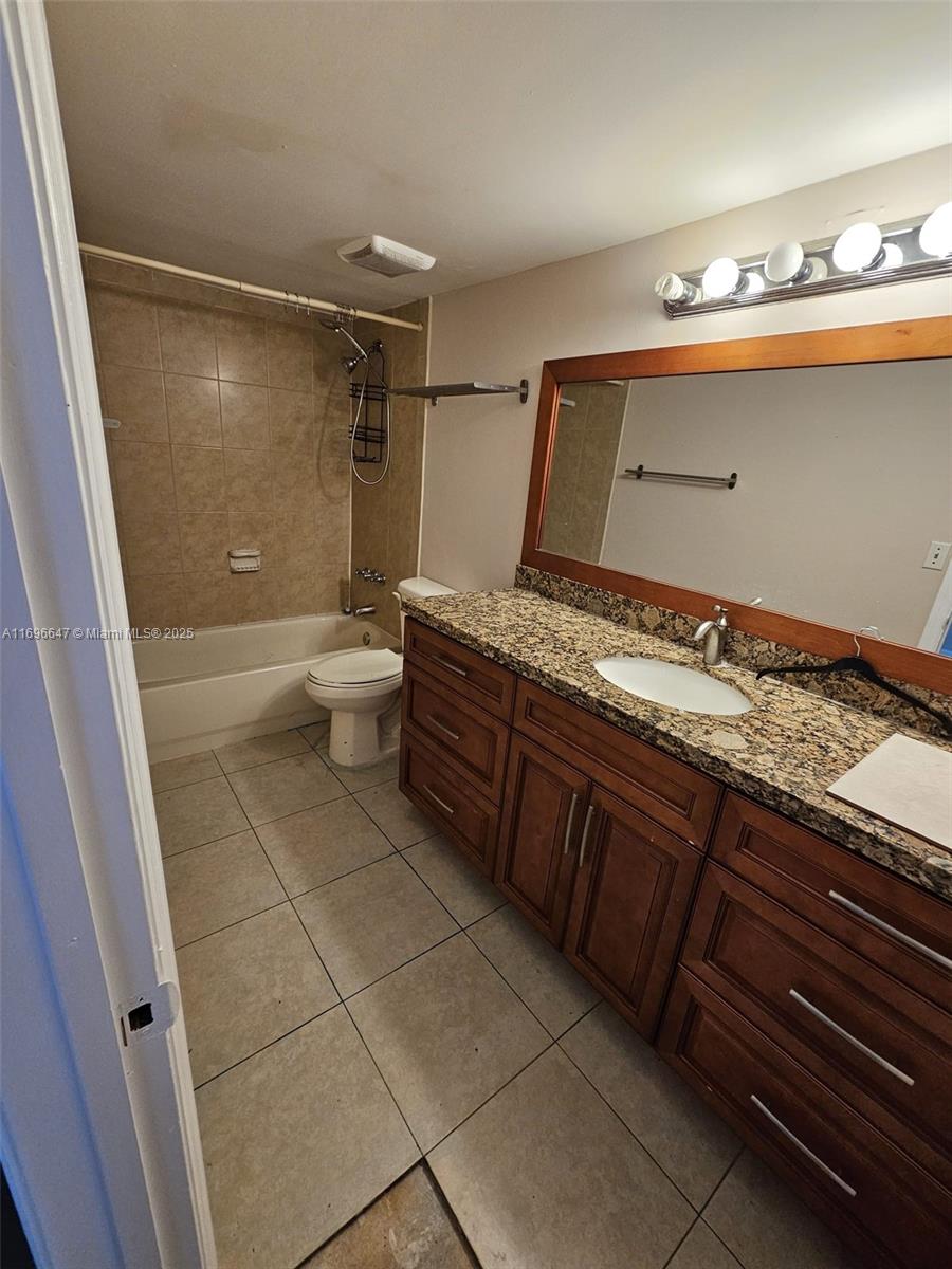 455 S Pine Island Rd # 305C