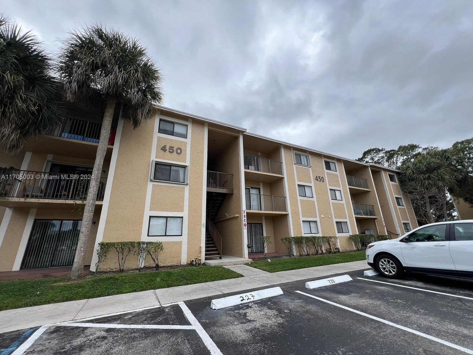 450 W Palm Cir W # 305
