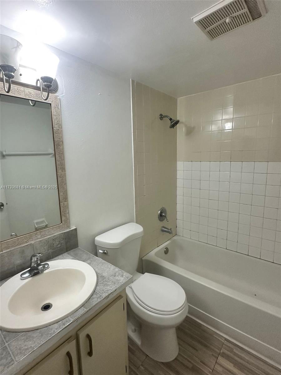 5555 Collins Ave # 4H