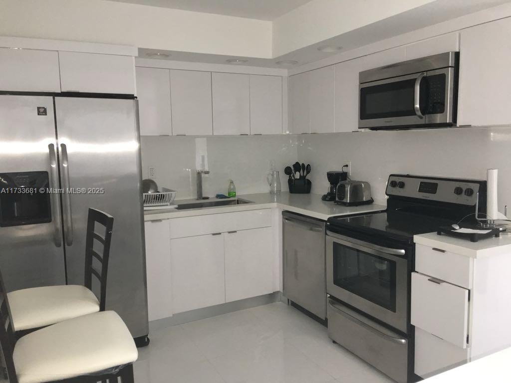 5555 Collins Ave # 4H