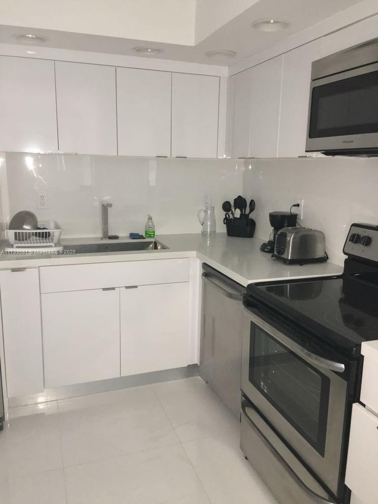 5555 Collins Ave # 4H