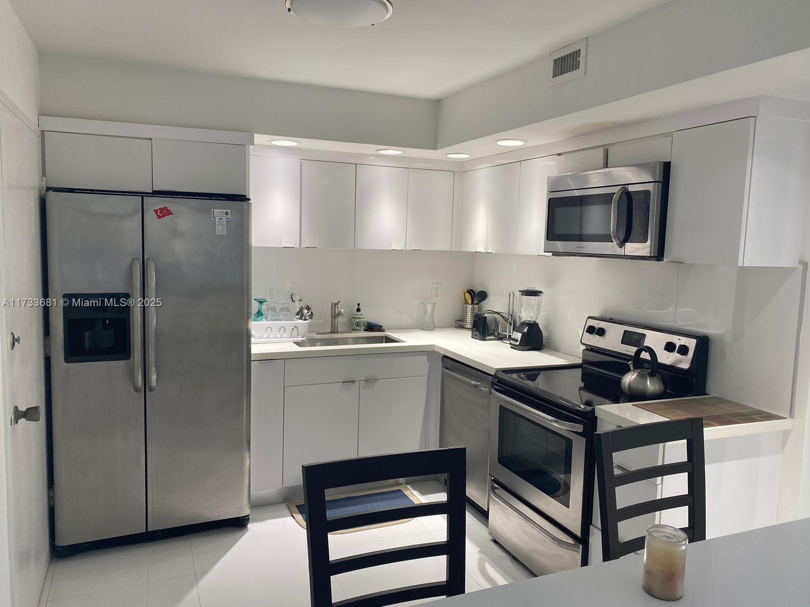 5555 Collins Ave # 4H