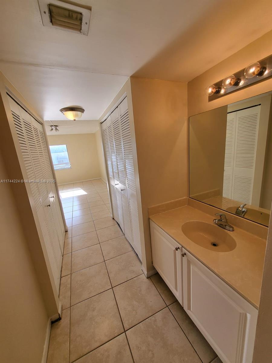 711 N Pine Island Rd # 407