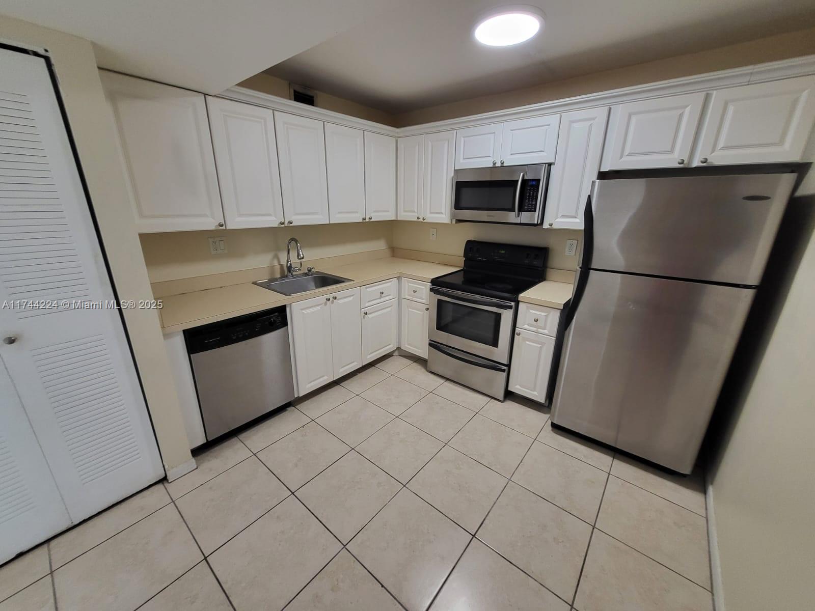 711 N Pine Island Rd # 407