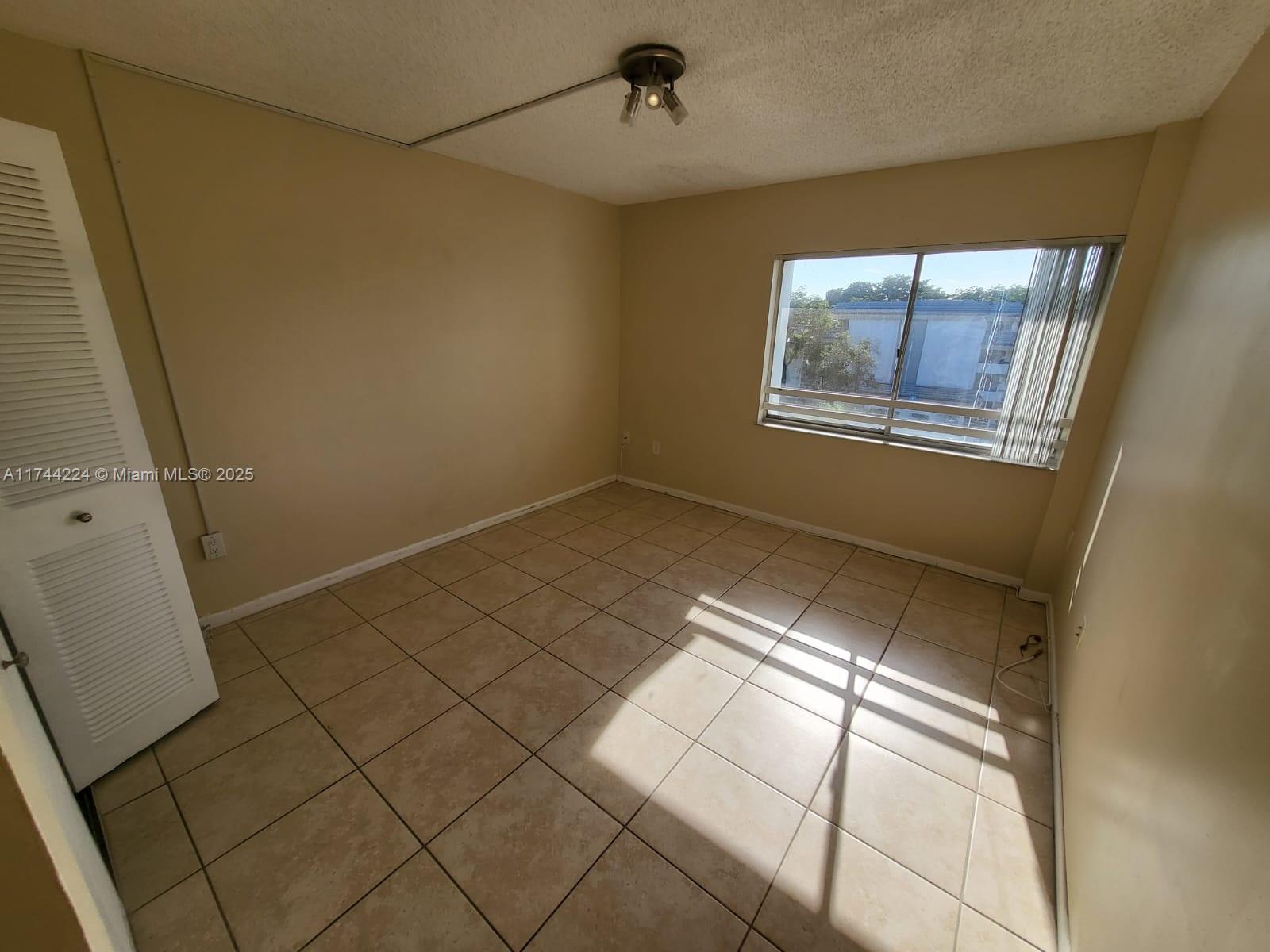 711 N Pine Island Rd # 407