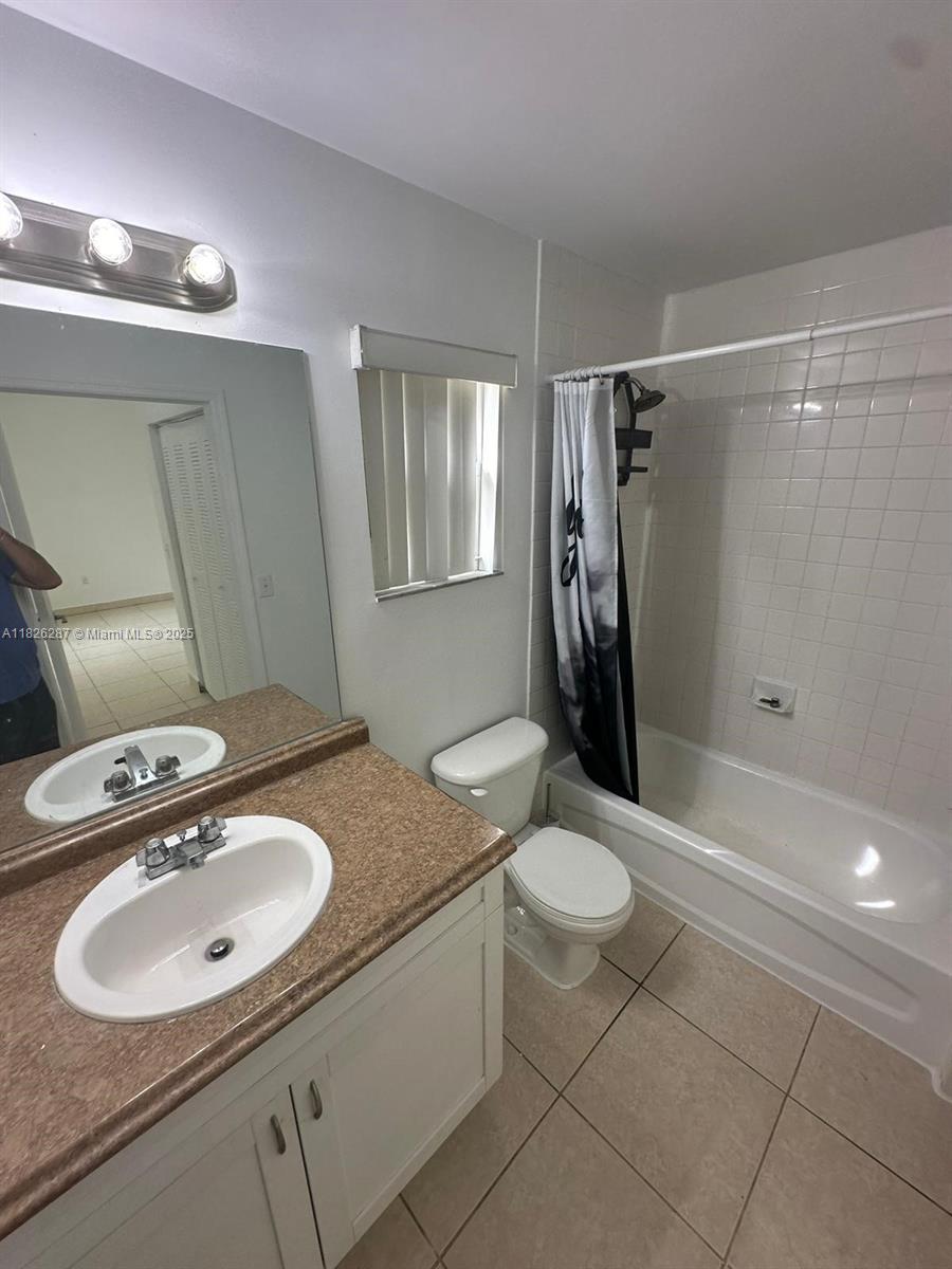 430 NW 20th St # 3