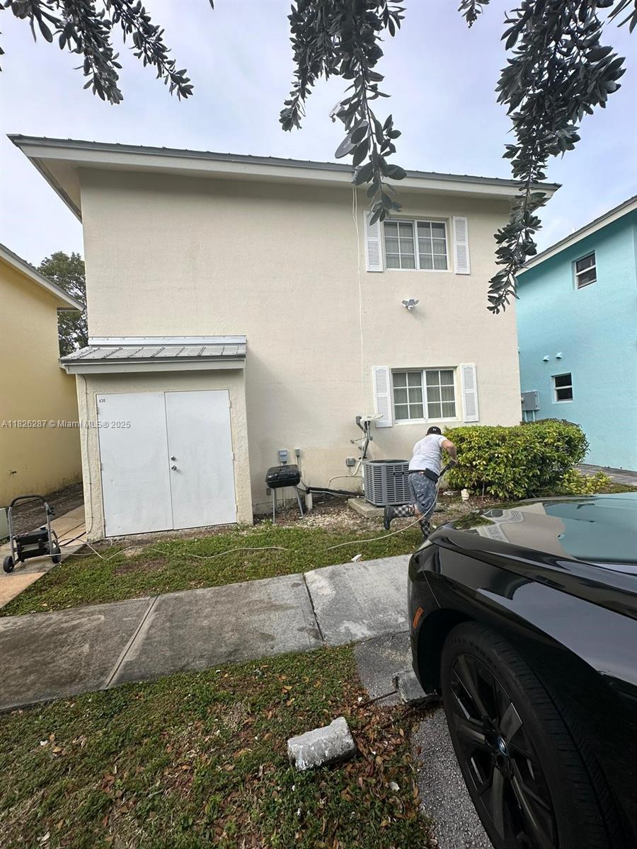 430 NW 20th St # 3