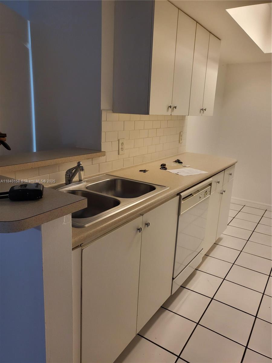 5077 NW 7th St Unit: PH6