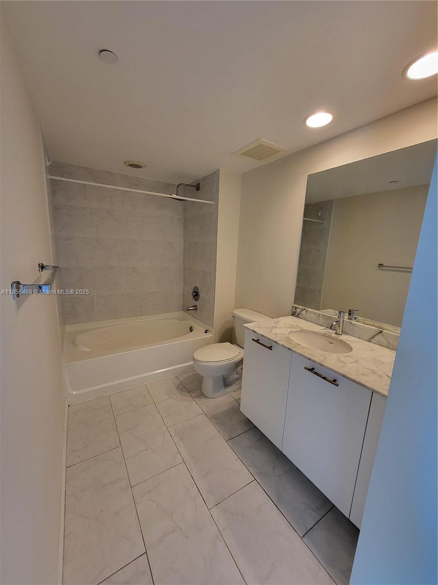 950 Brickell Bay Dr # 3009