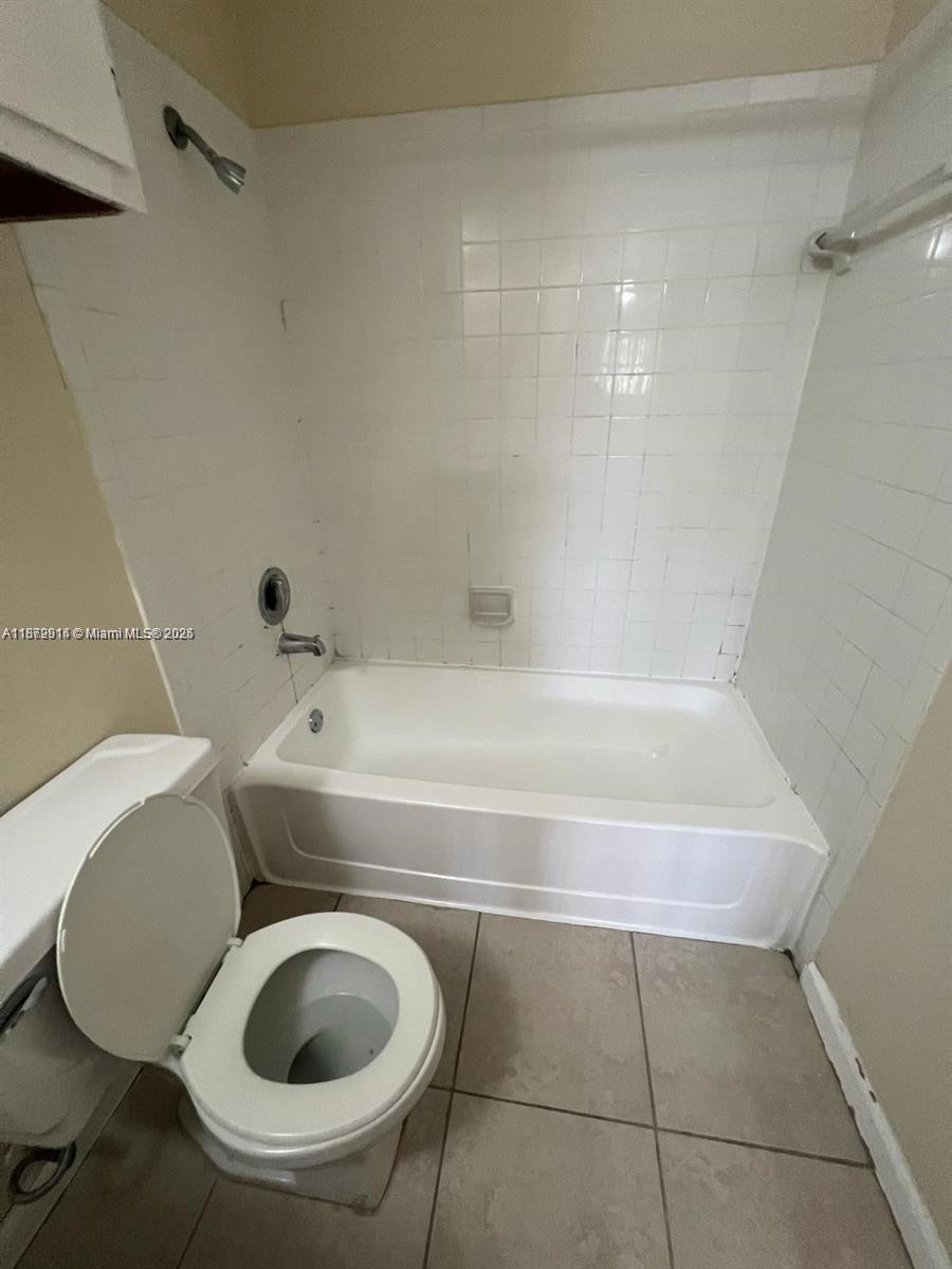 4088 N Pine Island Rd # 413