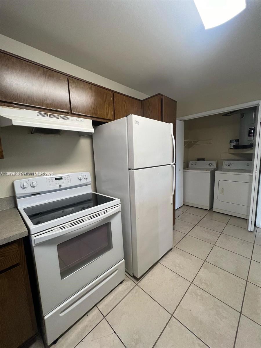 4088 N Pine Island Rd # 413