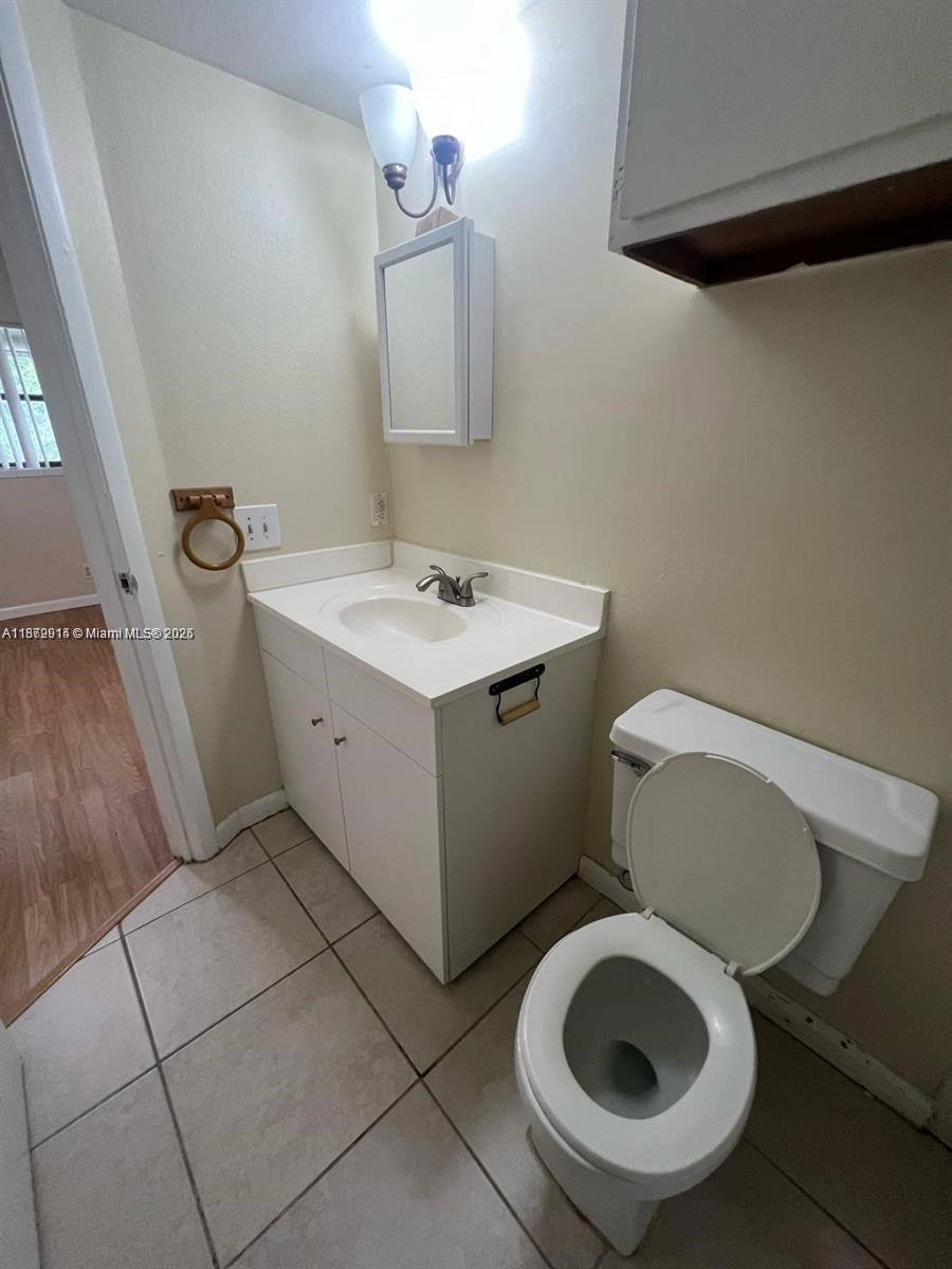 4088 N Pine Island Rd # 413