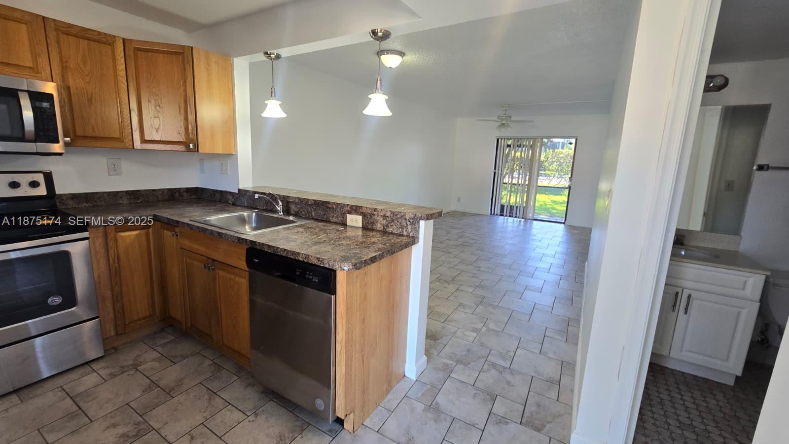 10600 NW 10th St # 106