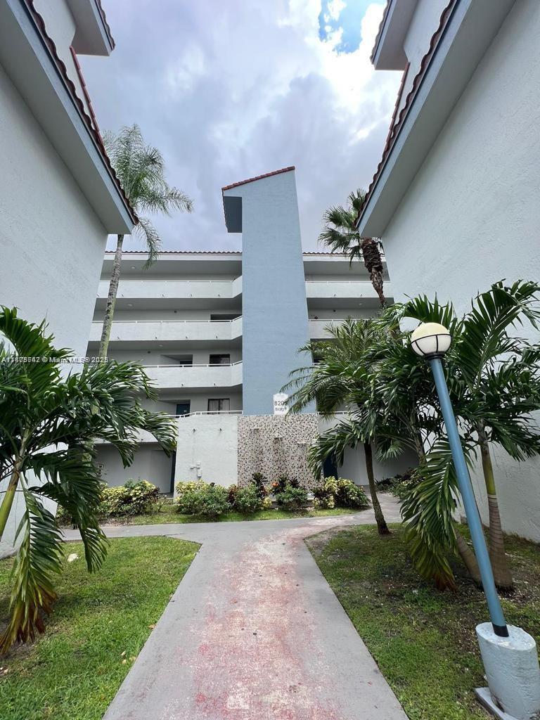 8205 SW 152nd Ave # 415 Unit: F-415