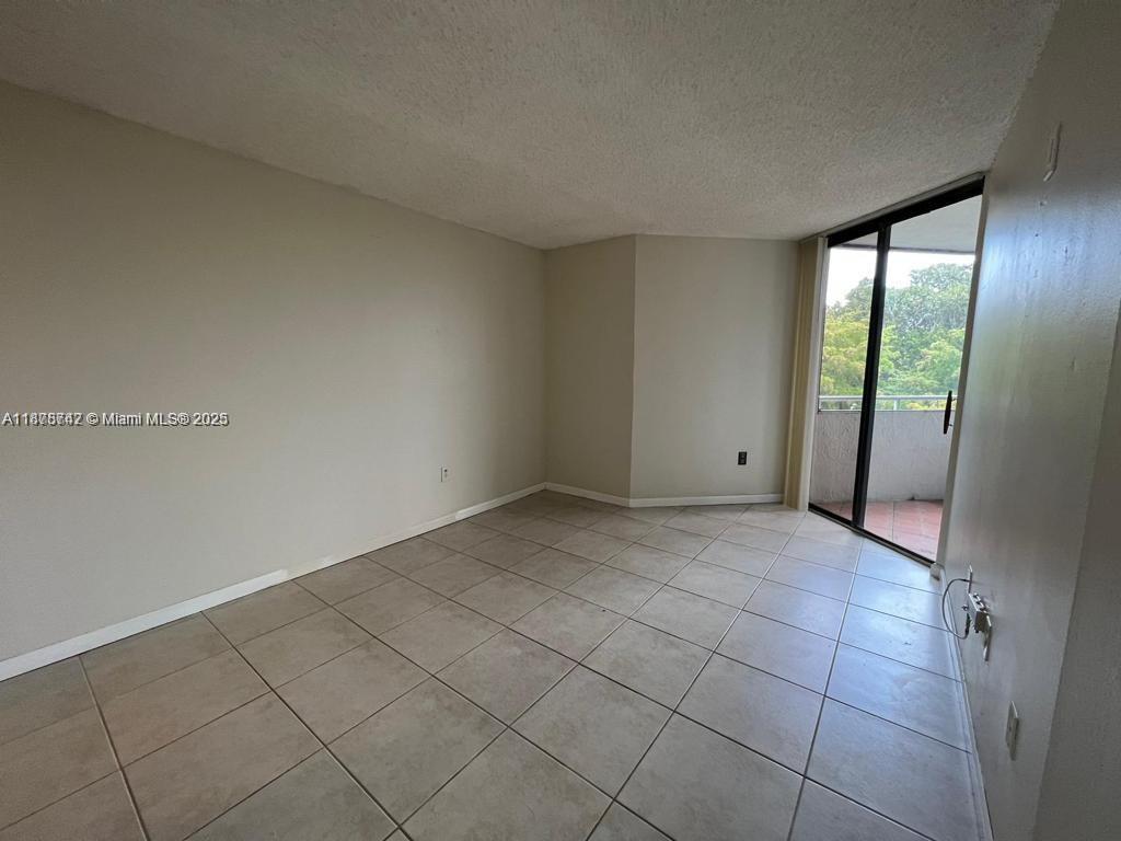 8205 SW 152nd Ave # 415 Unit: F-415