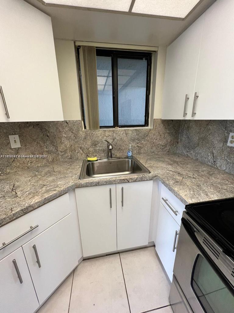 8205 SW 152nd Ave # 415 Unit: F-415