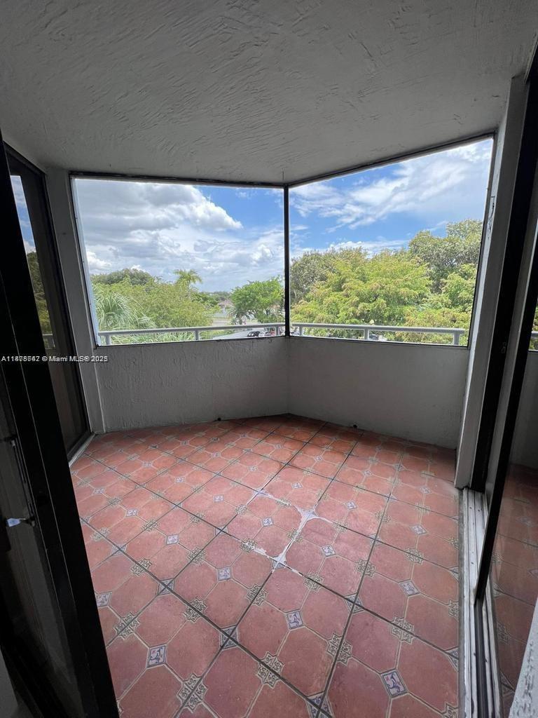 8205 SW 152nd Ave # 415 Unit: F-415