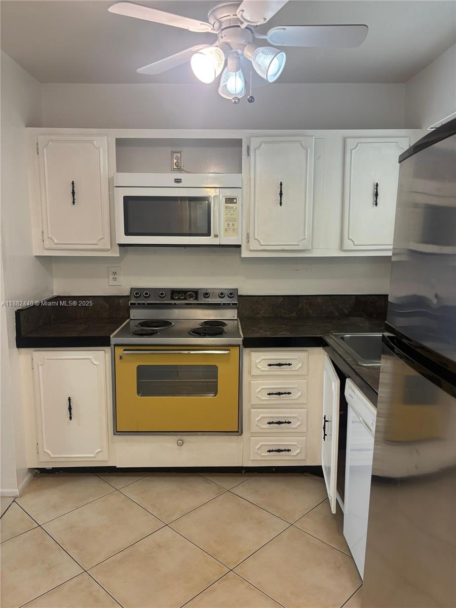 3000 E Sunrise Lakes Dr Unit: 207