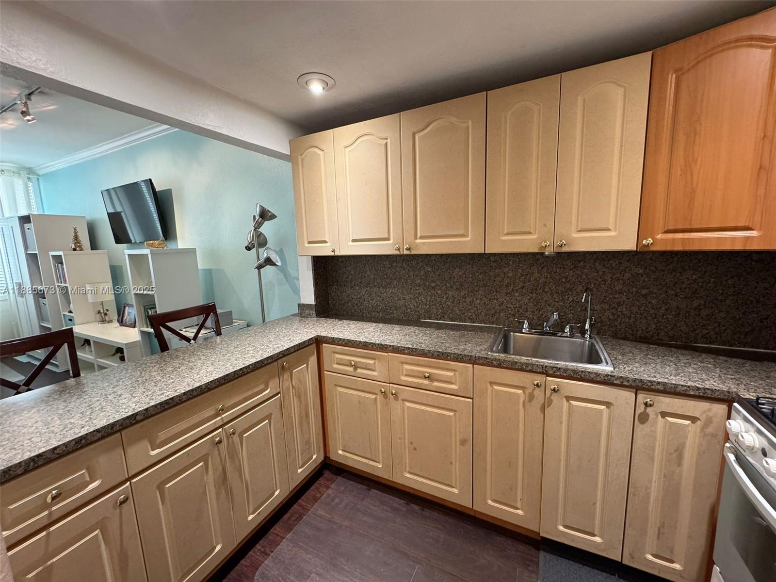 700 Biltmore Way # 418