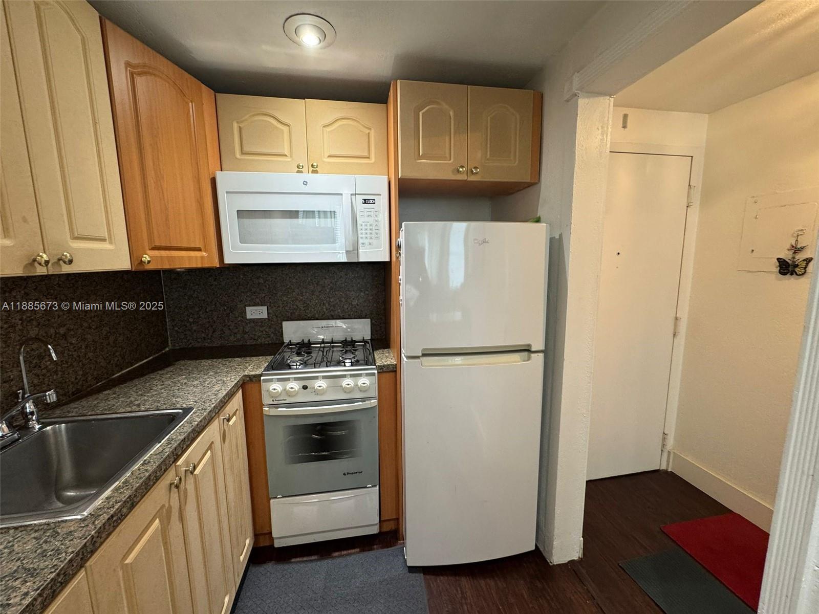 700 Biltmore Way # 418