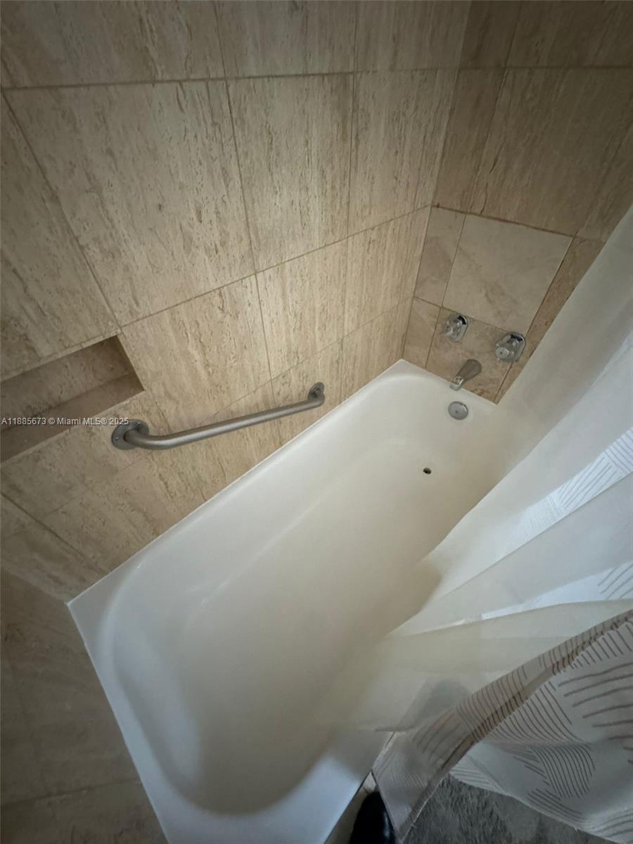 700 Biltmore Way # 418