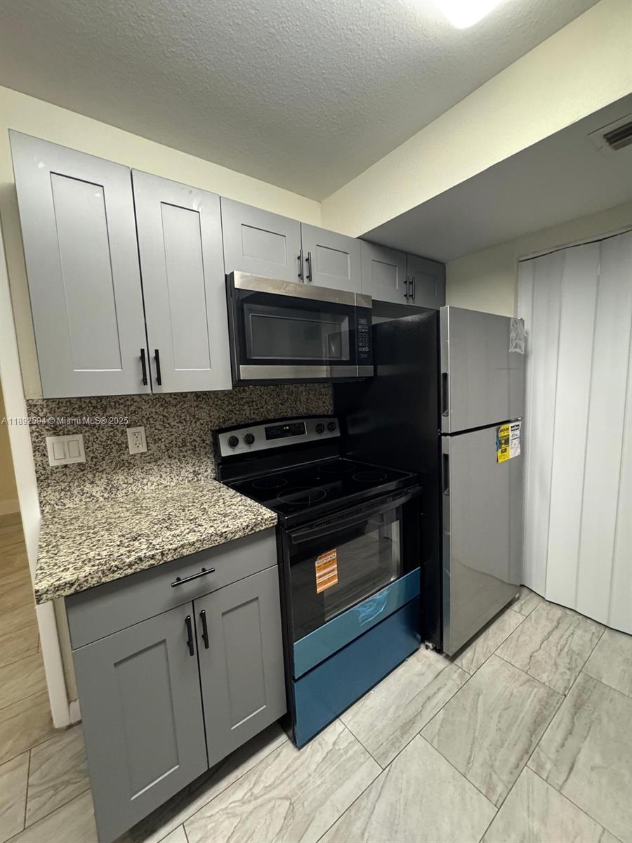 8737 NW 39th St # 8737