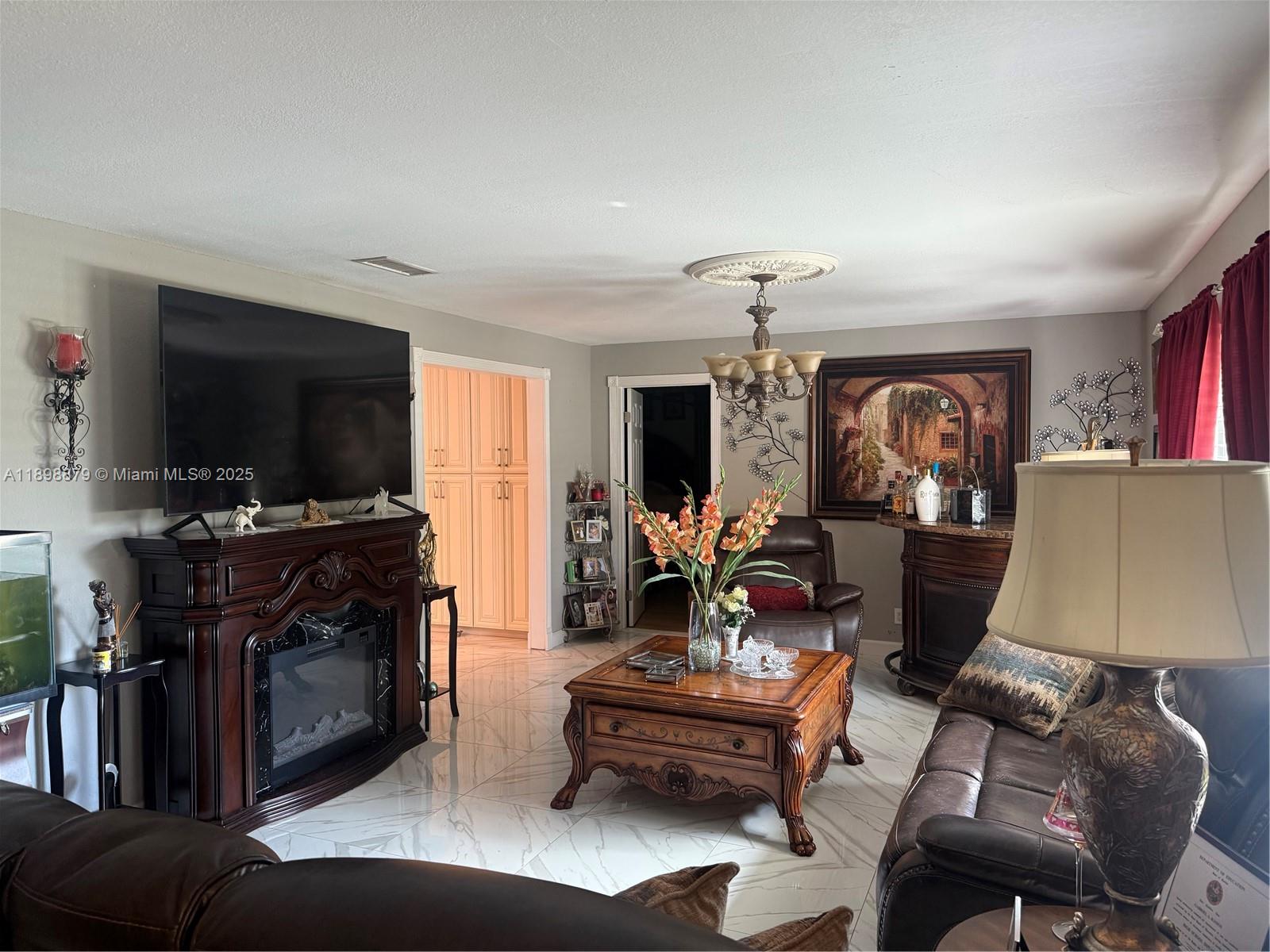 126 Sunflower Cir, Royal Palm Beach