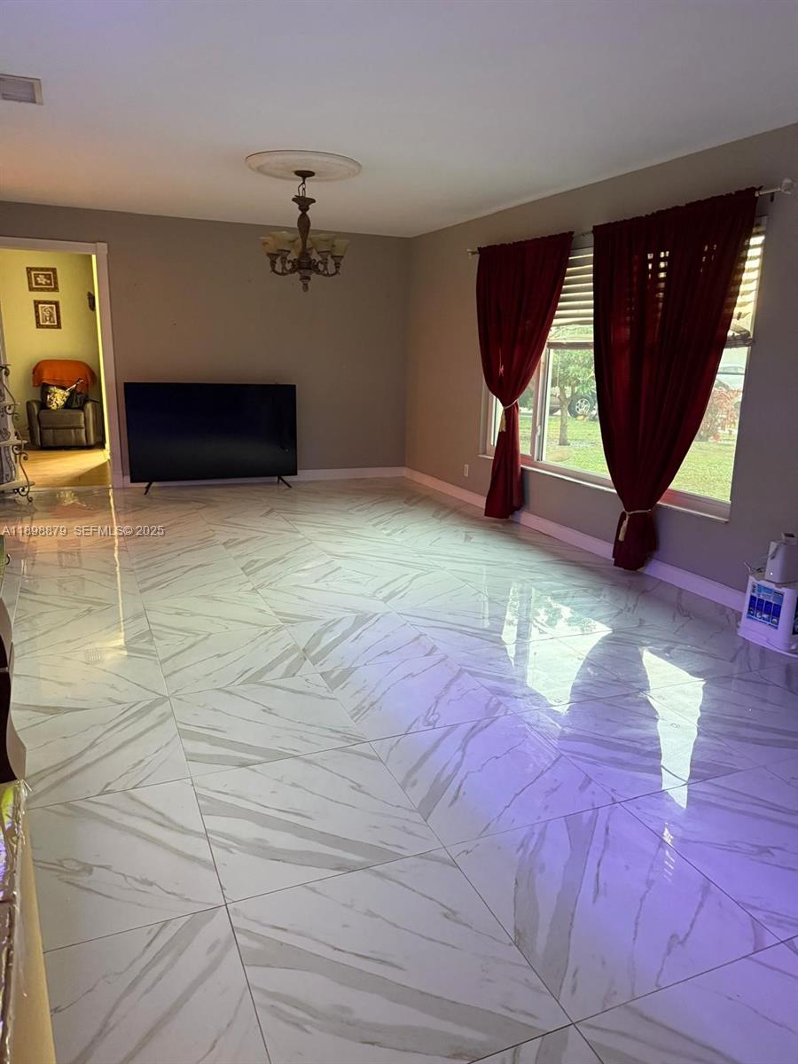 126 Sunflower Cir, Royal Palm Beach