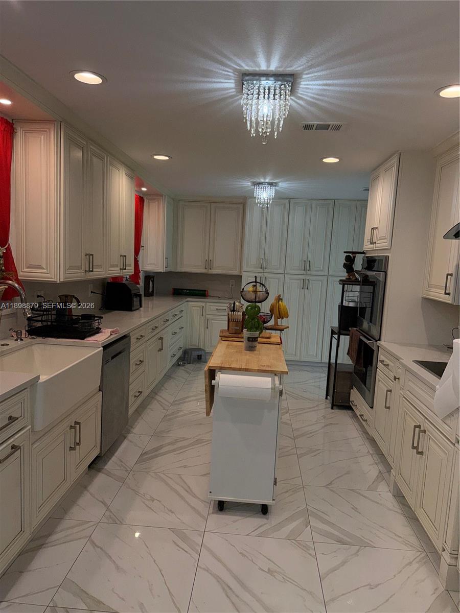 126 Sunflower Cir, Royal Palm Beach