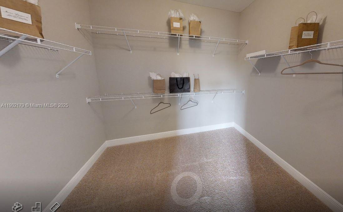 6476 Dunbarton, North Port