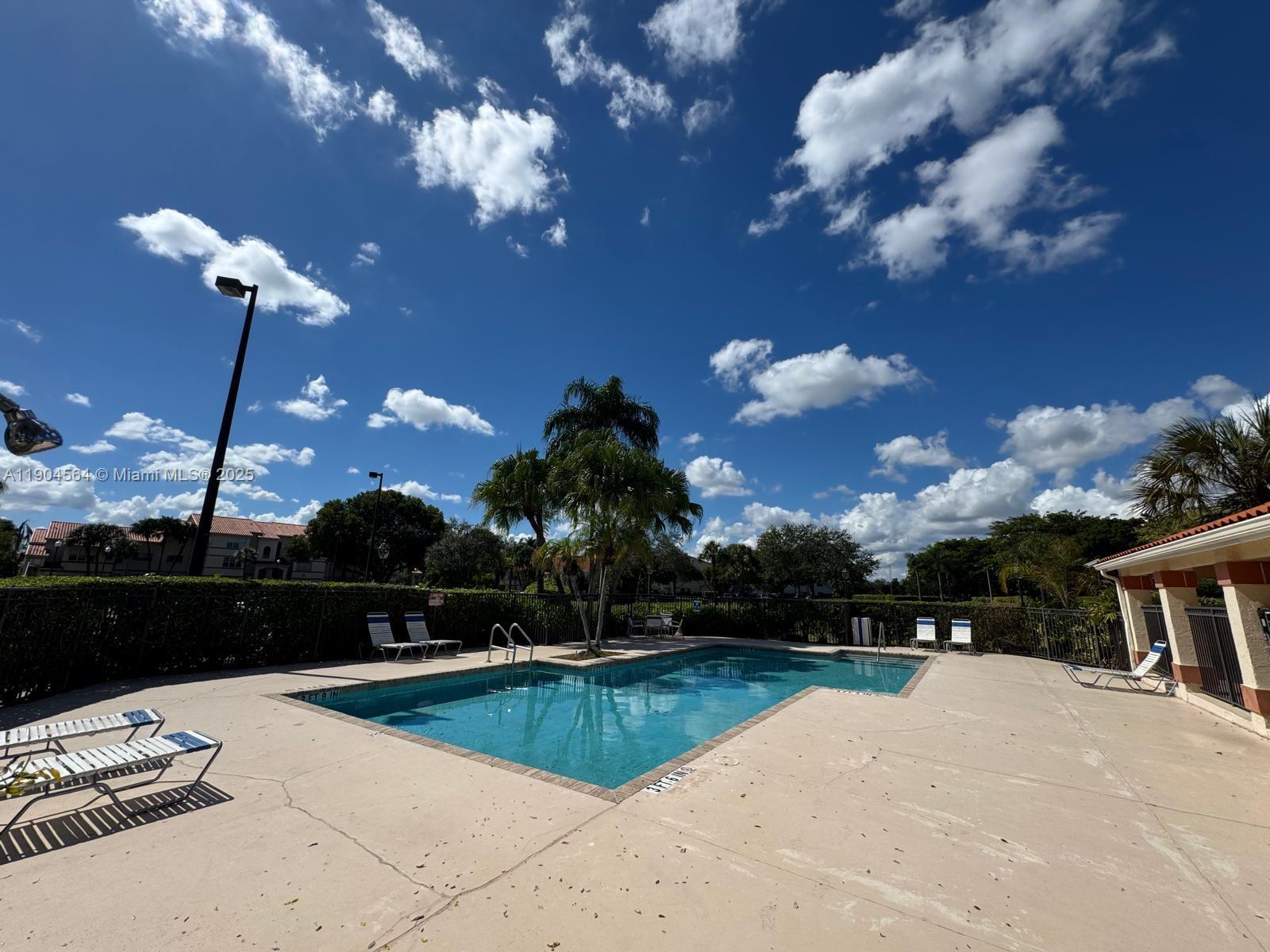 3400 N Pinewalk Dr N # 918