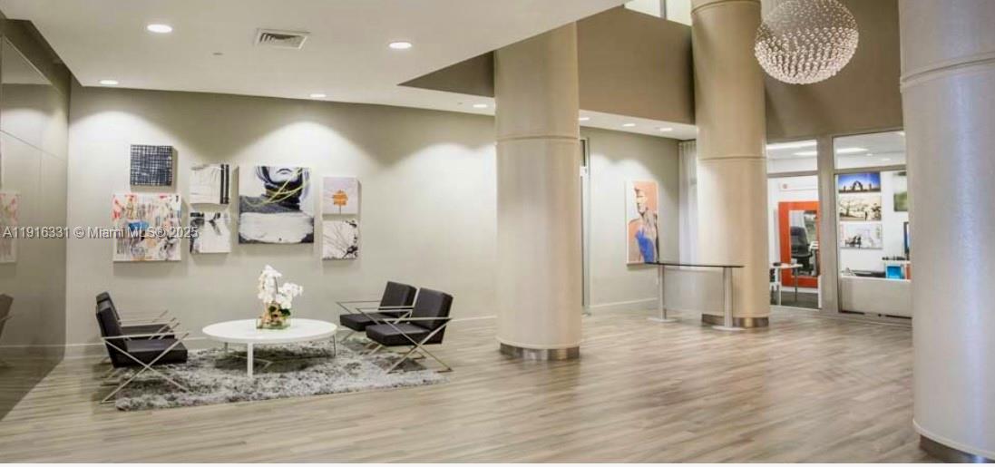 1750 N Bayshore Dr # 2308