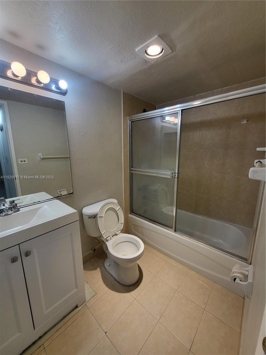 4550 NW 9th St # 217E