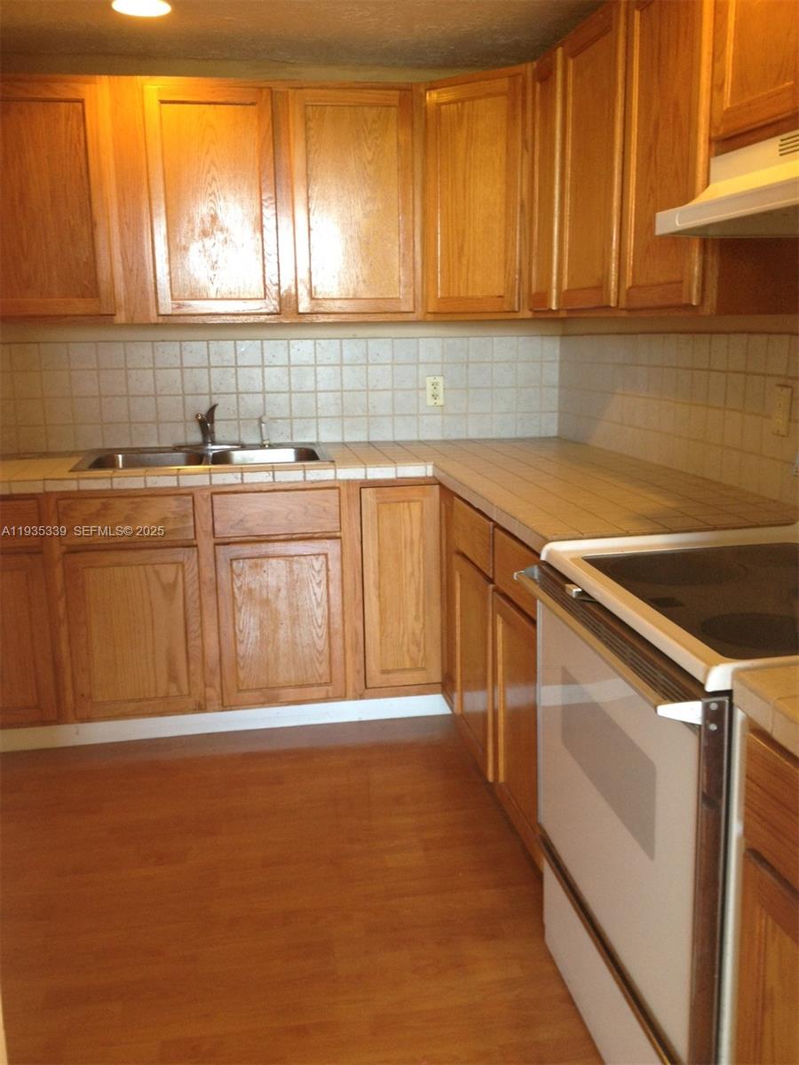 2025 NE 164th St # 1006