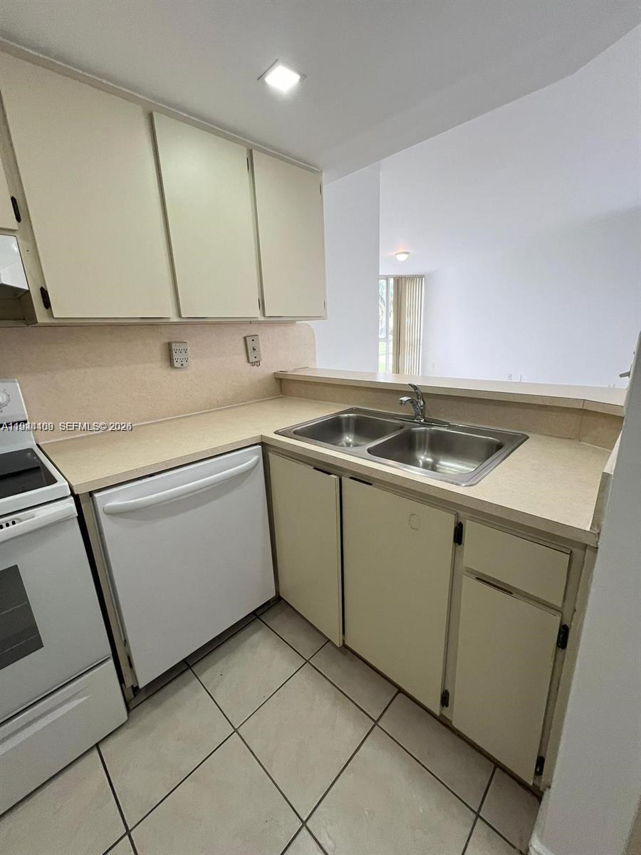 7035 NW 186th St # D303