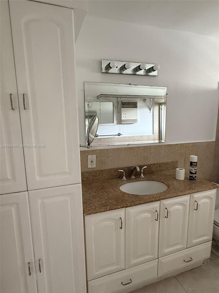 10250 W Bay Harbor Dr # 2C