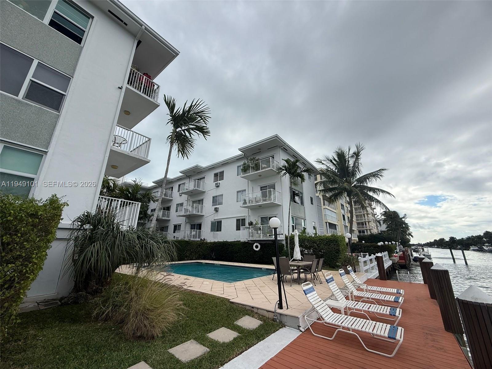 10250 W Bay Harbor Dr # 2C