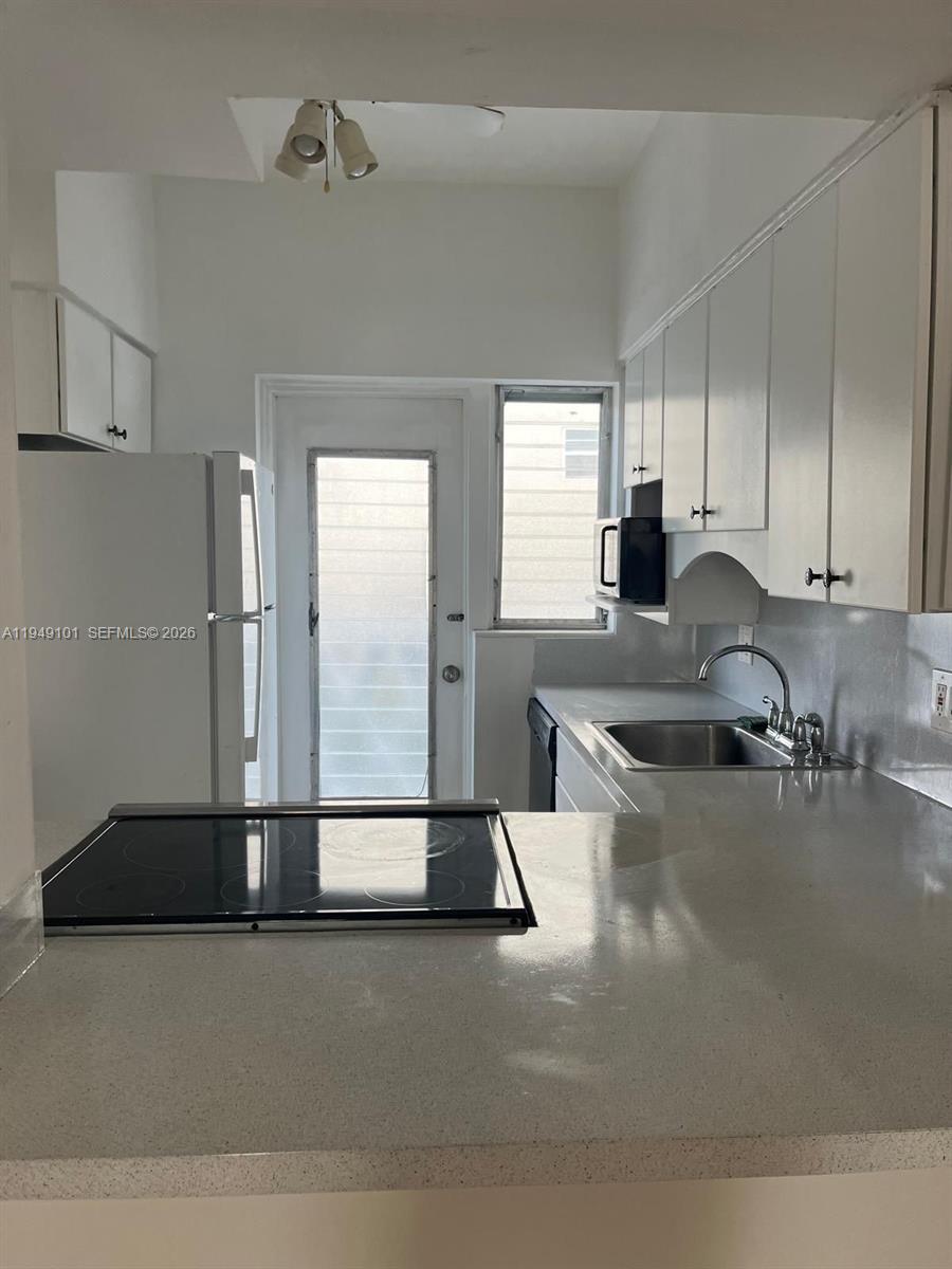 10250 W Bay Harbor Dr # 2C