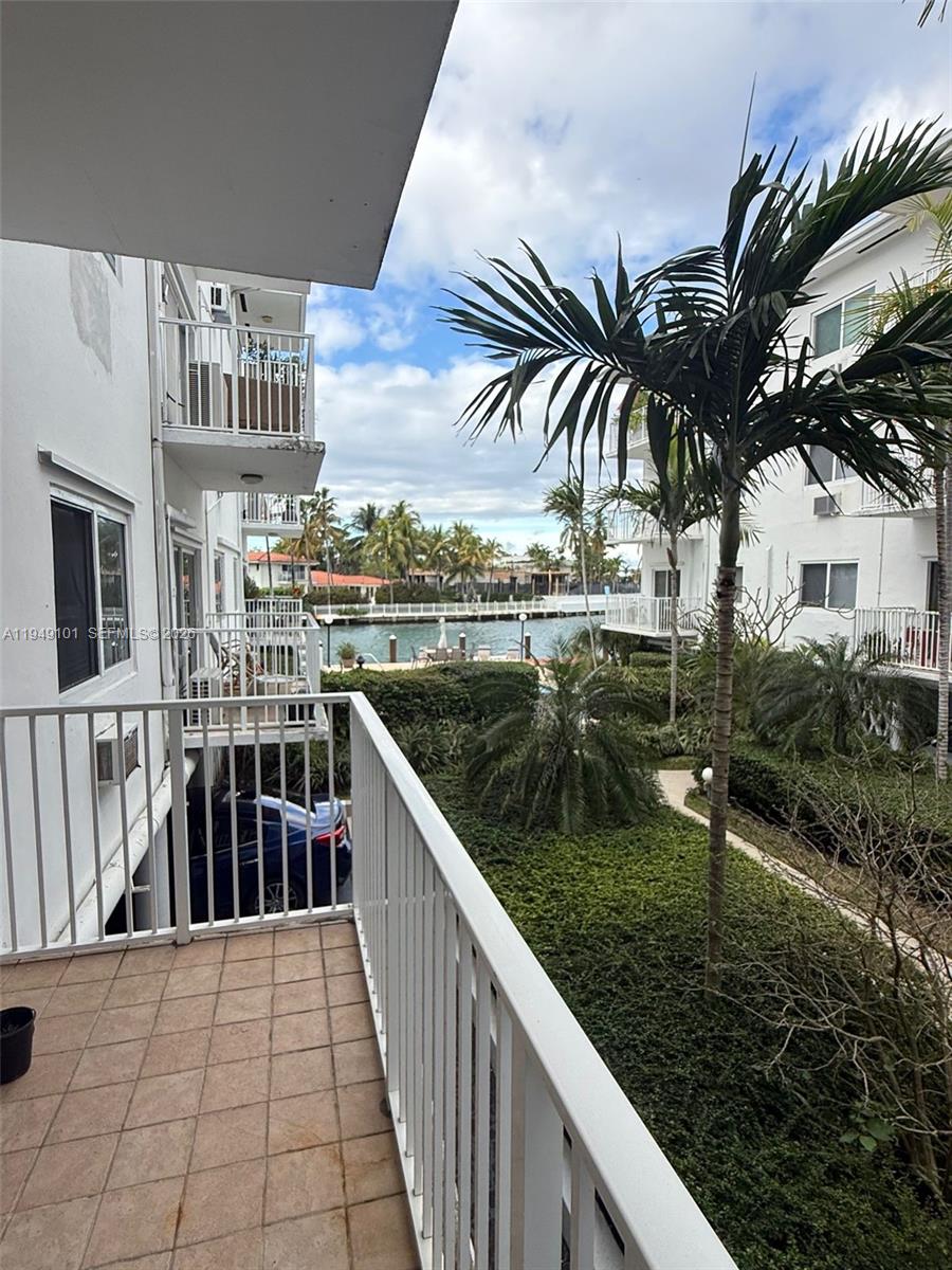 10250 W Bay Harbor Dr # 2C