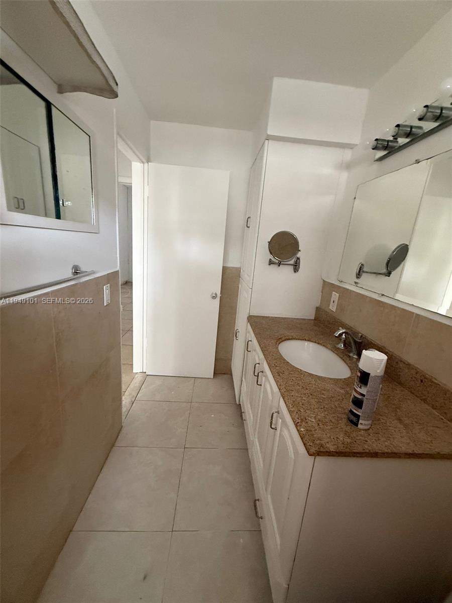 10250 W Bay Harbor Dr # 2C