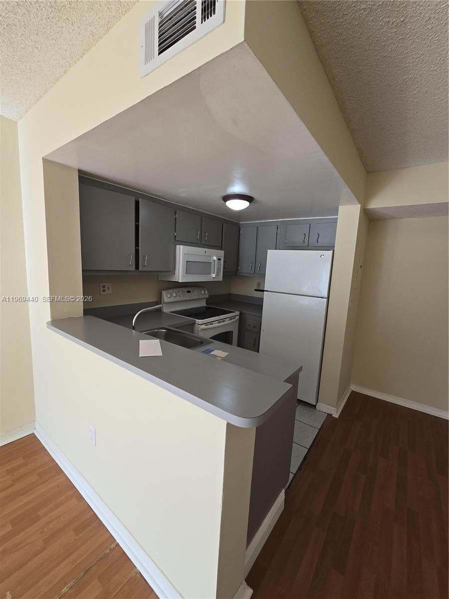 670 NW 85th Pl # 210 Unit: 11-210