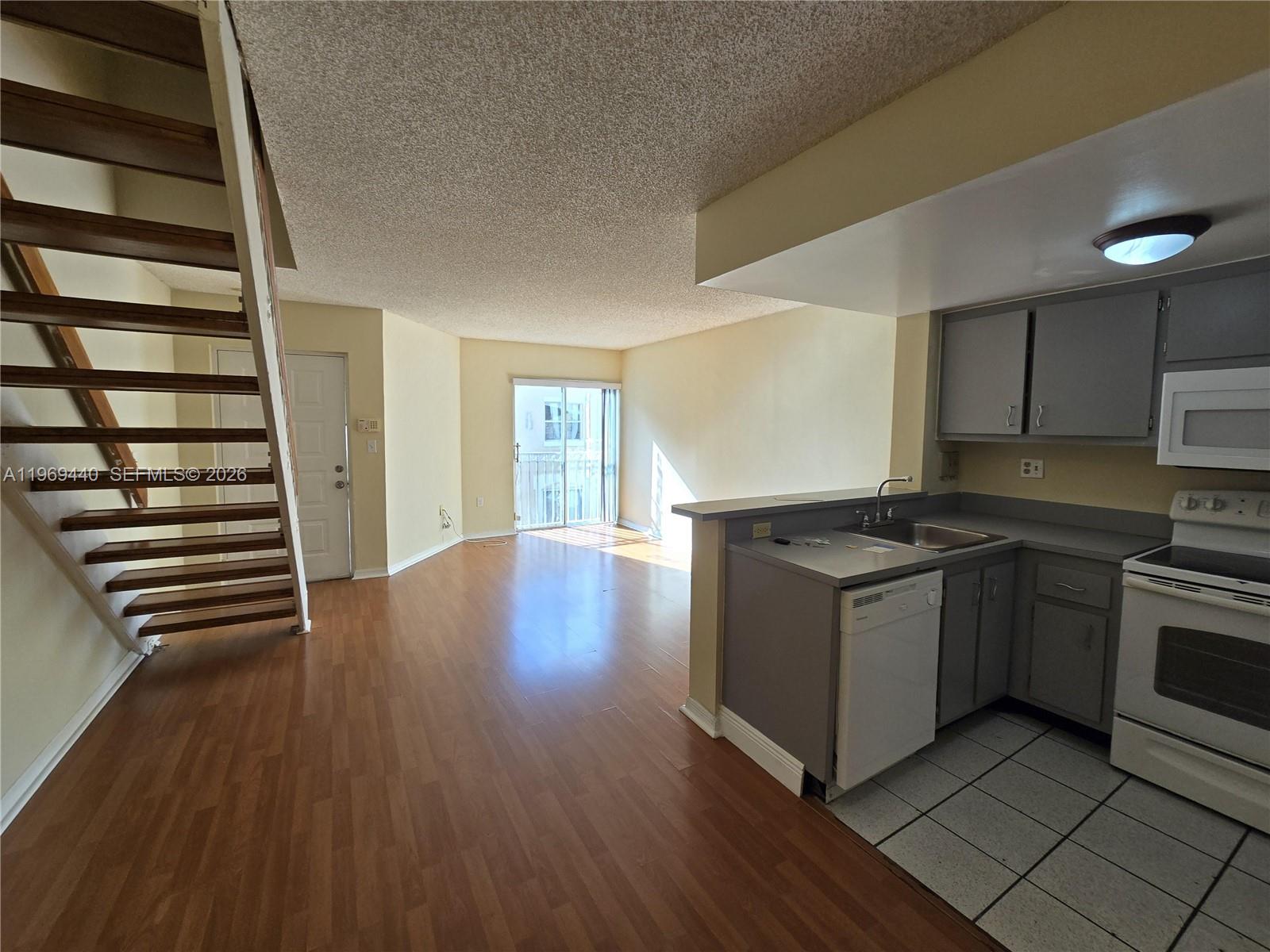 670 NW 85th Pl # 210 Unit: 11-210