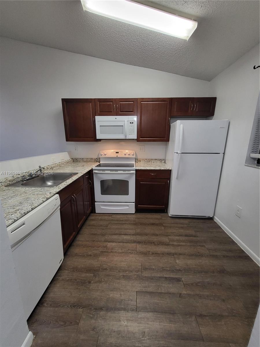 9921 Nob Hill Ln # 9921