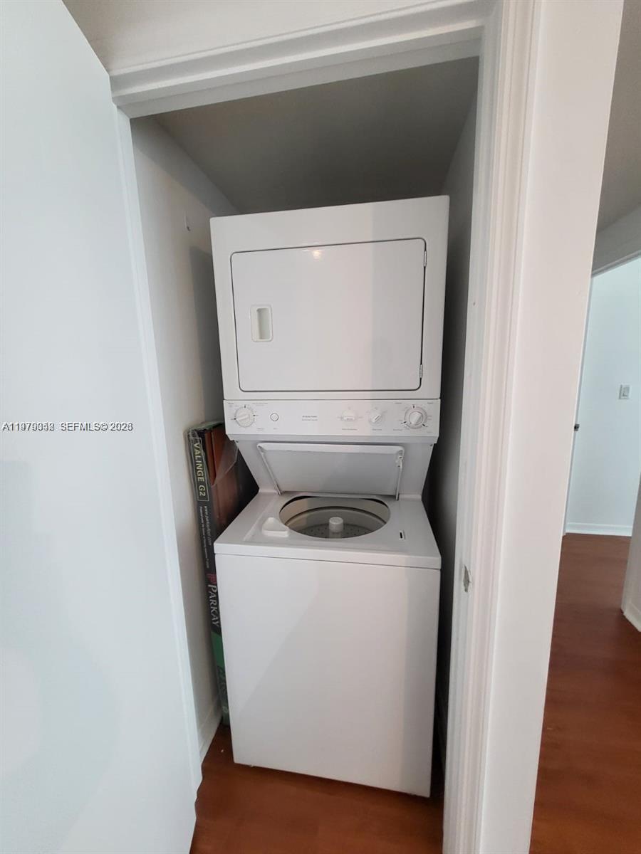 500 Brickell Ave # 2906