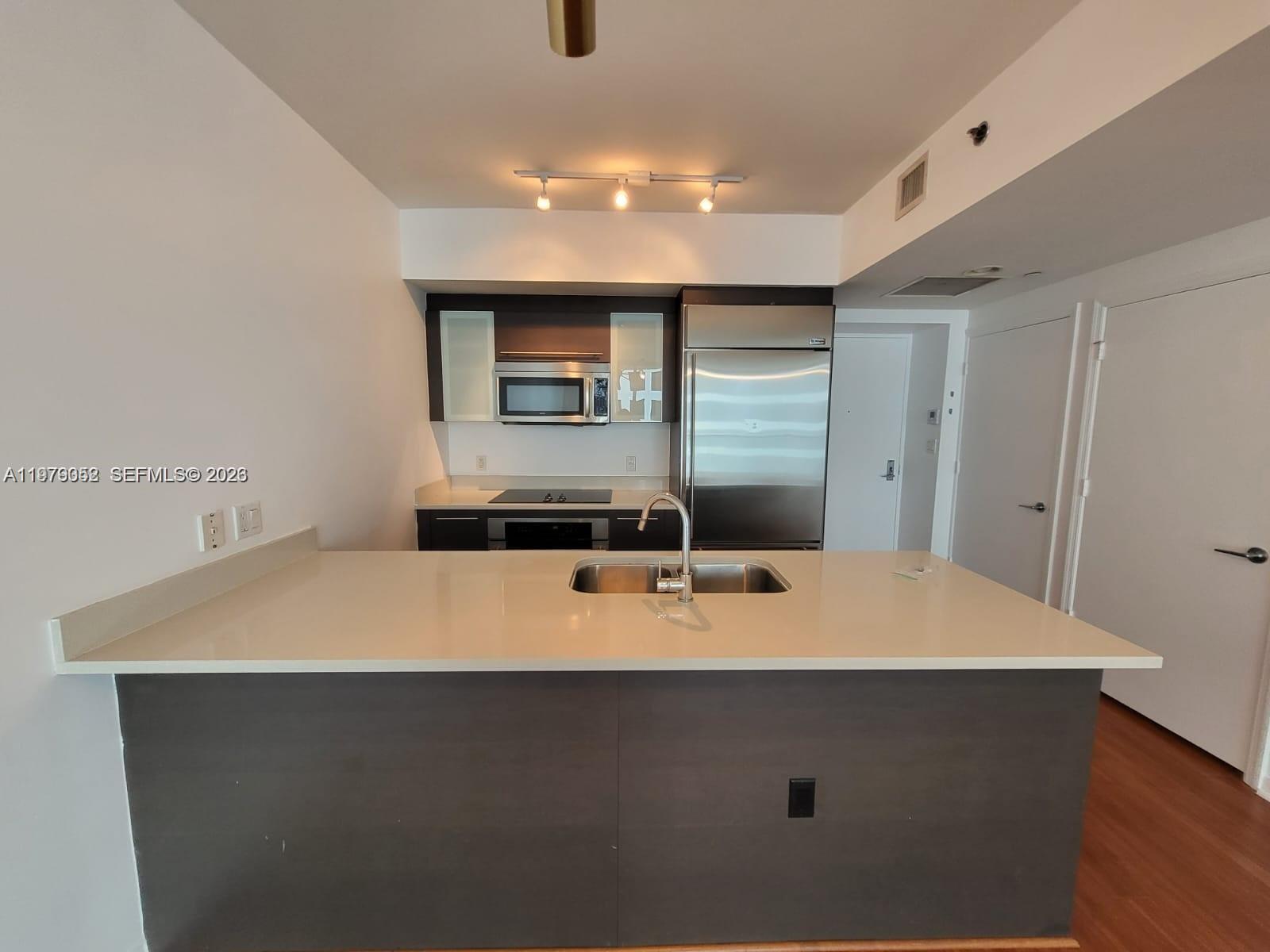 500 Brickell Ave # 2906