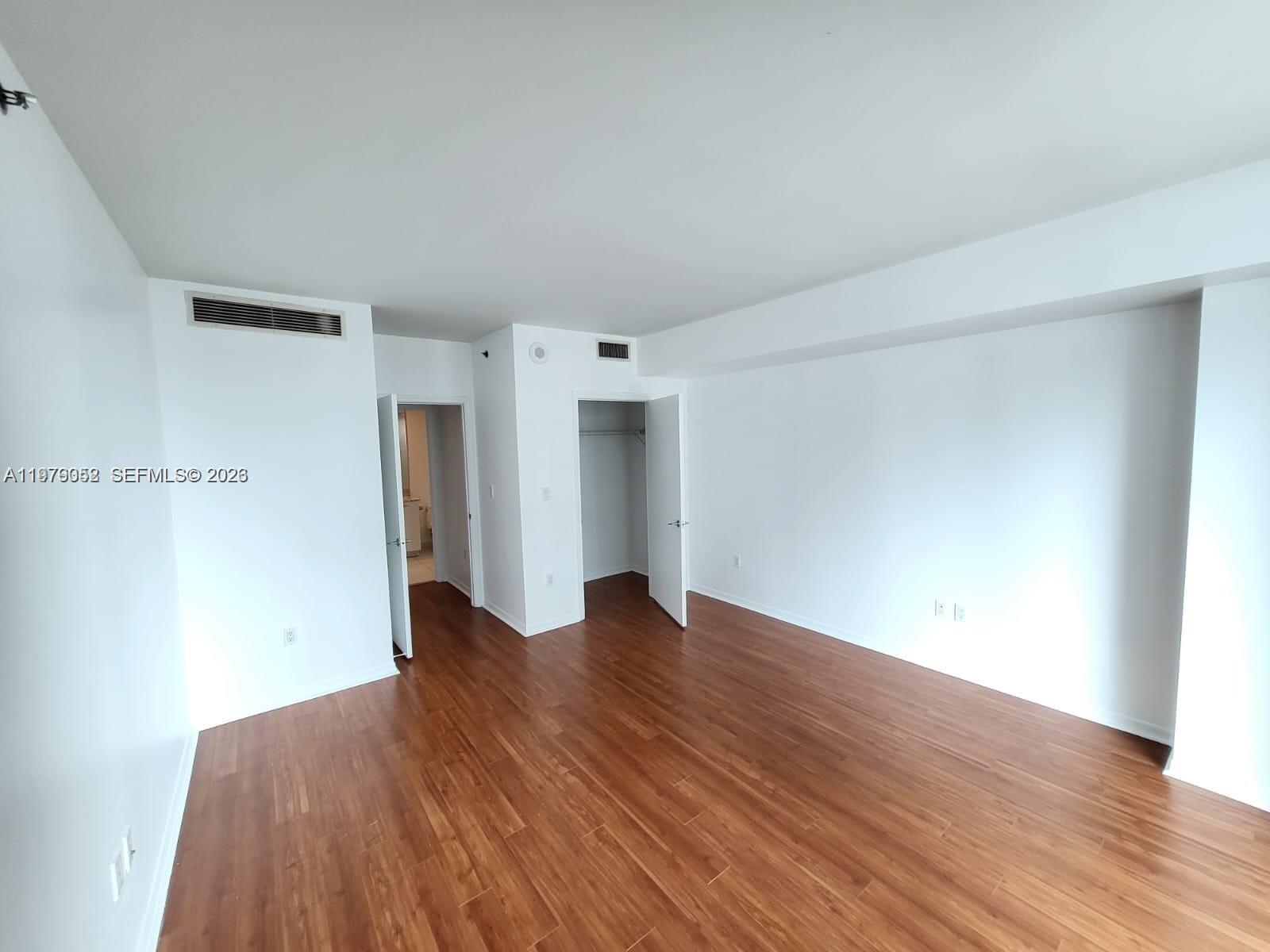 500 Brickell Ave # 2906