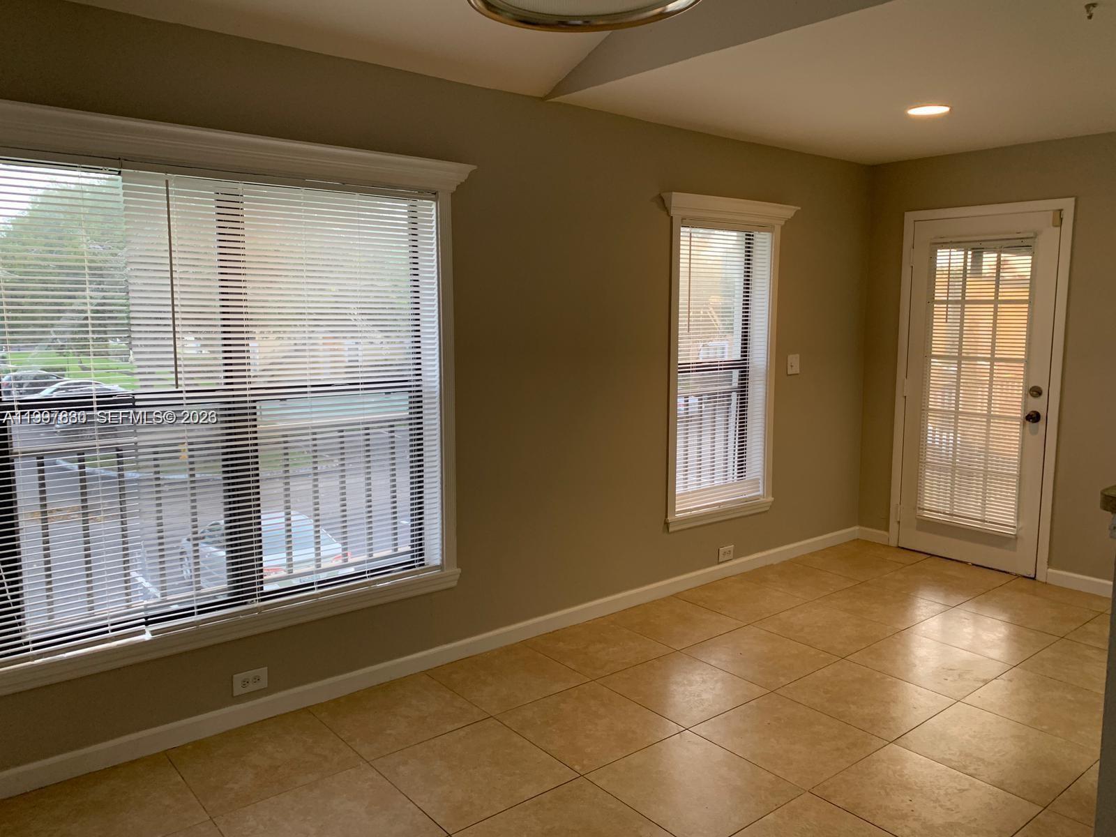 3932 NW 87th Ave # 3932